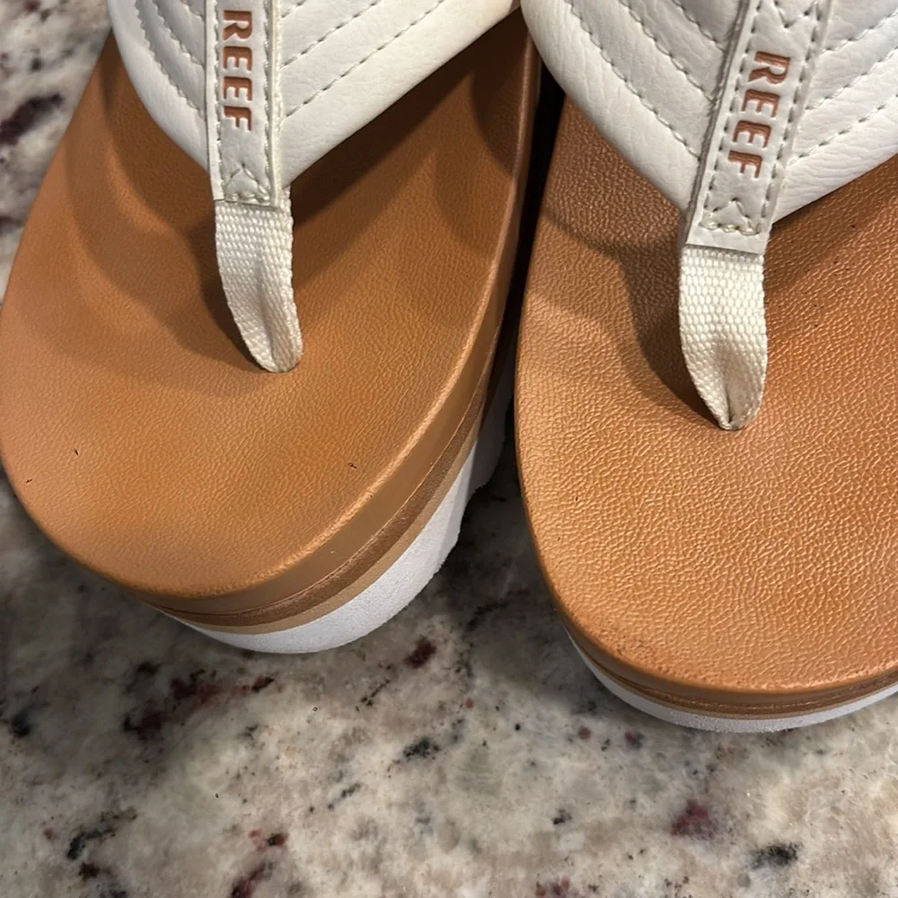 Reef Sz 9 Platform White Brown Tan Sandals Thong Vacation Shoes Casual Errands - Picture 5 of 10